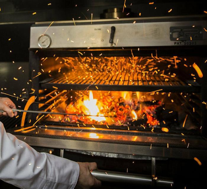 Фурна-барбекю на дървени въглища PIRA-80 LUX, настолна - kuhnensko.com Фурна-барбекю на дървени въглища PIRA-80 LUX, настолна